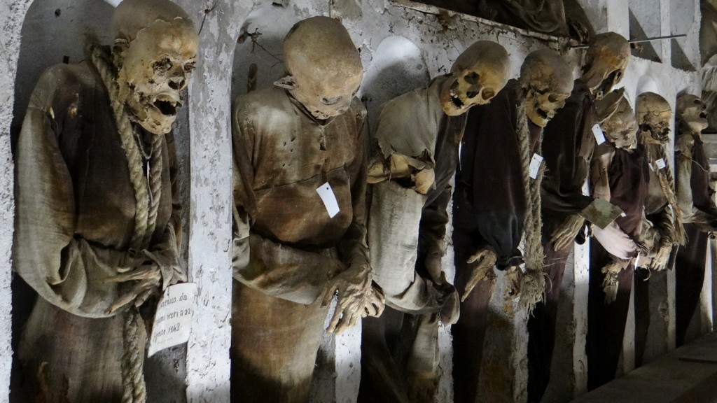 The rich people section in  the catacombe - the look just the same as the poor people now!