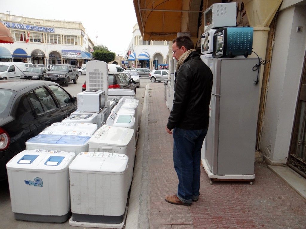 Eyeing up the washing machines in Monastir medina (€300 for the biggest and most expensive)