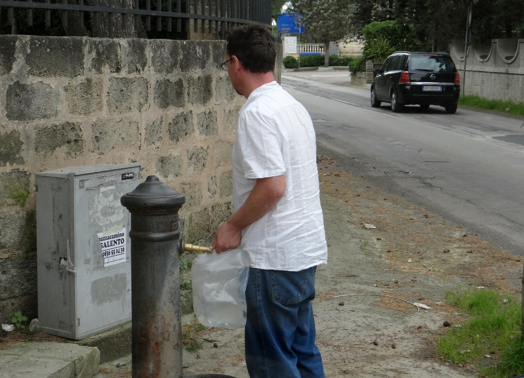 Top tip for Italy - there are water fountains everywhere, we stop when we spot one and fill up with our collapsible water carrier.