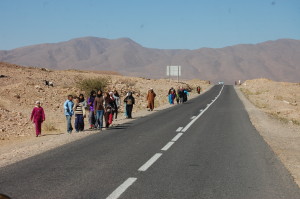 D124 014 locals on road from Zagora