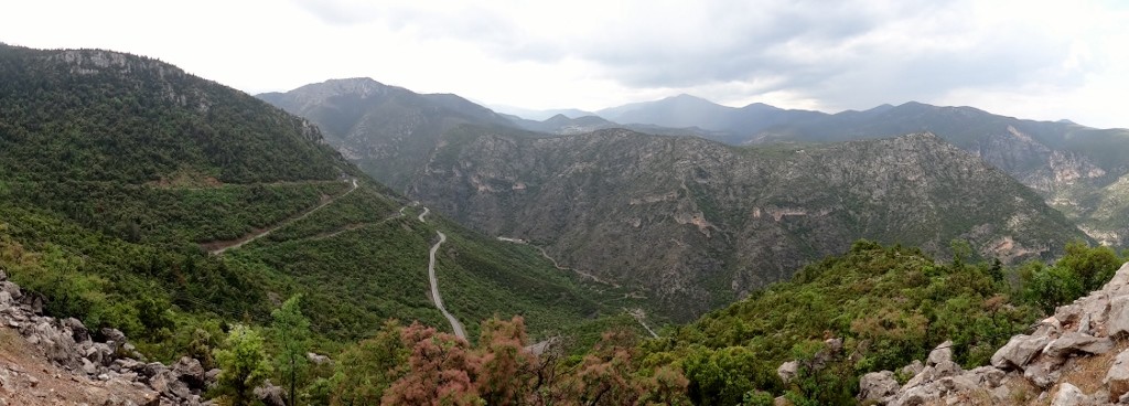The road down into the Dhafnon gorge