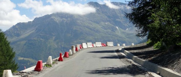 Nice of the Italian road people to put these plastic blocks on the hairpins - I'm sure they'd stop Dave from going over the edge!