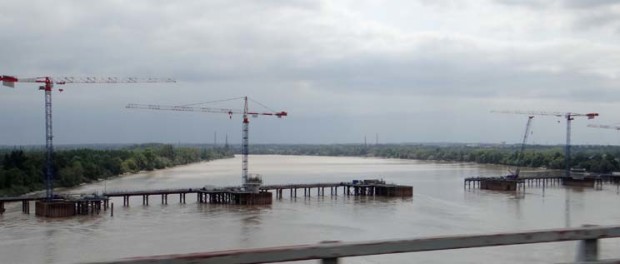 Next time we cross the Dordogne near Bordeaux it looks like there will be a new bridge to use!