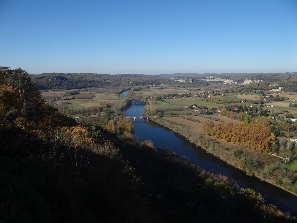 View of the Dordogne as it meanders north west to Beynac.