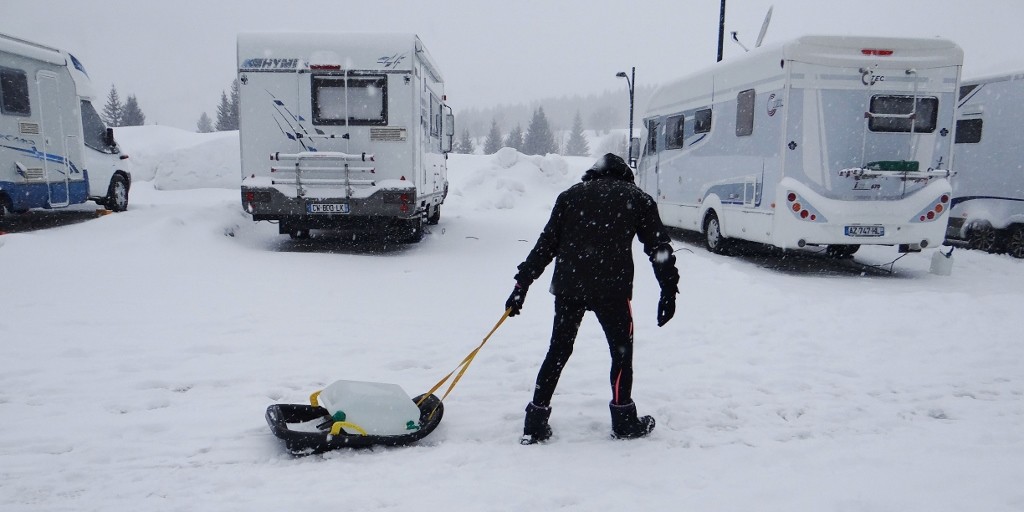 the best way to collect water for your motorhome in the snow