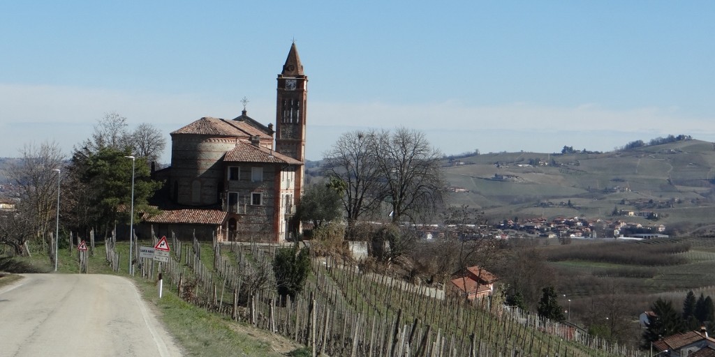 Cruising the roads of Le Langhe. The most dangerous thing is being distracted by the ga-ga views