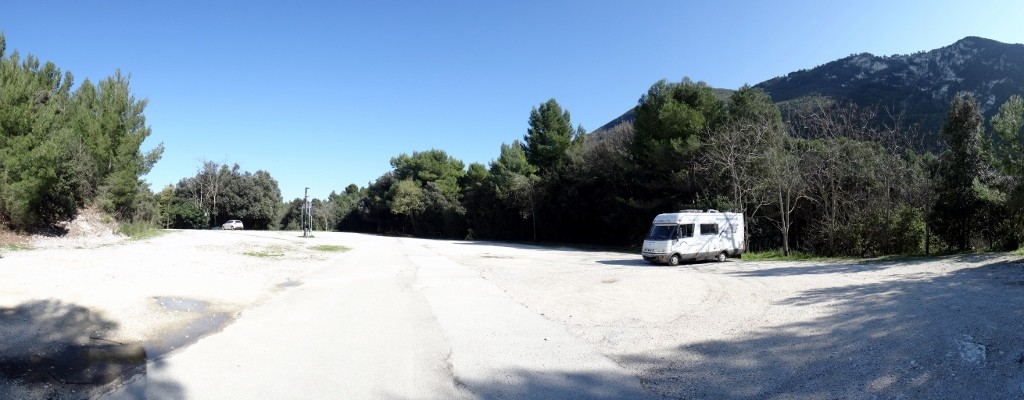 Zagan parked up at Portonovo. No other motorhomes either - possibly due to the road to get here, or everyone else thinks the €9 charge is in force