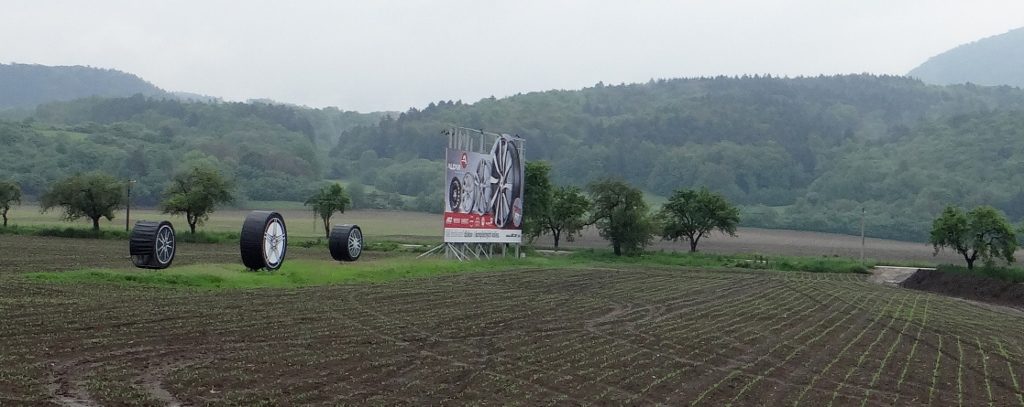 3D adverts alongside the Solavak motorway