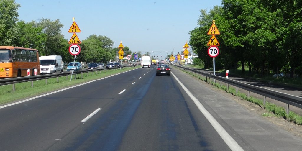 Heavy traffic heading into Warsaw - no motorways around this capital city - yet
