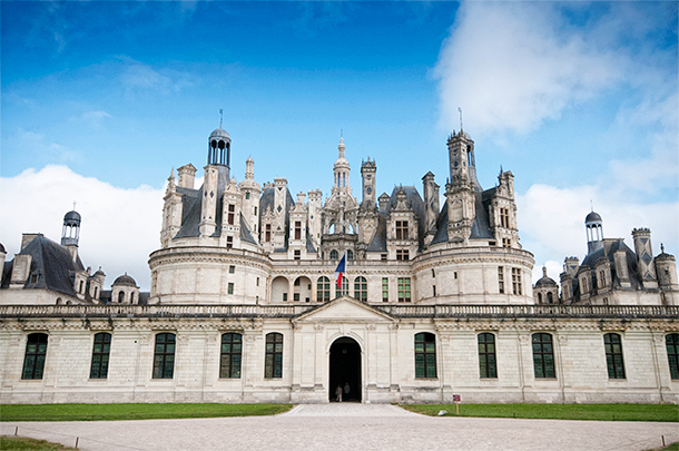 Visiting the Loire castles like Chateau de Chambord can be done by motorhome or by bike.