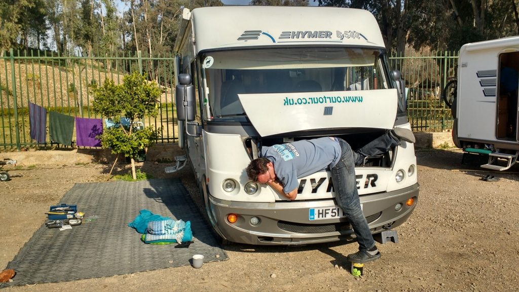 Changing a headlight on a Hymer, a mere 90 minutes this time