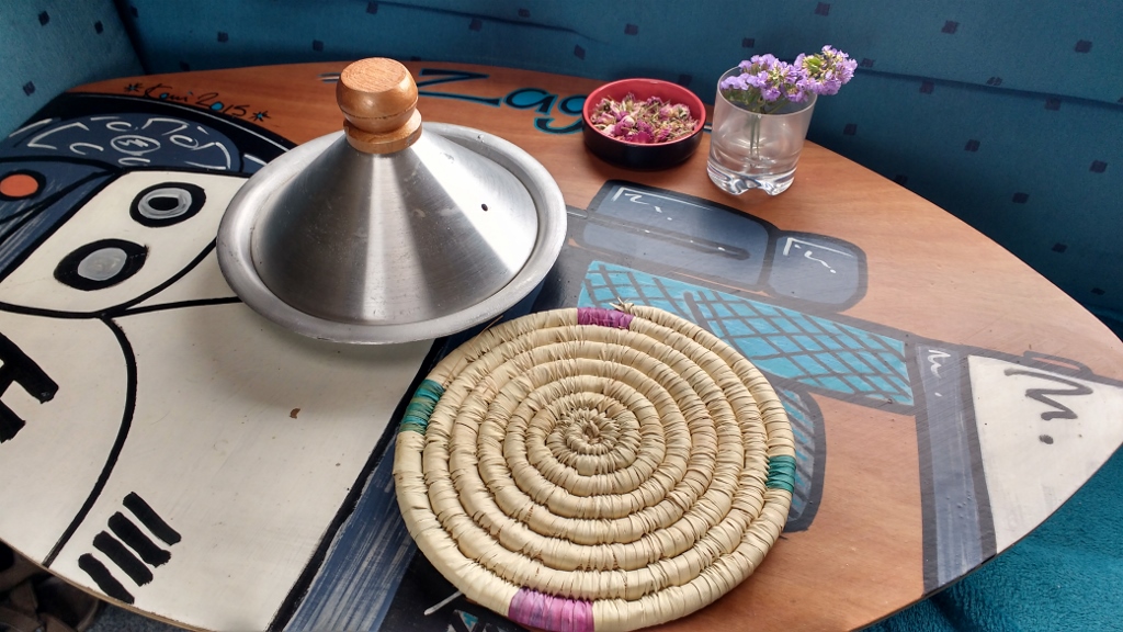 We also bought a tagine heat mat in the Bouizakarne souk for a whole 4Dh (35p)