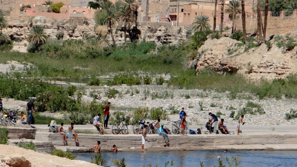 The local youth are making good use of the water in the Oued next to us