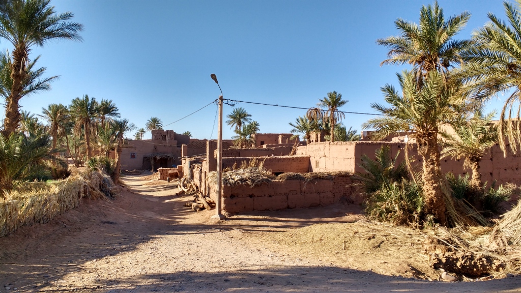 One of the many villages around the Mhamid oasis. As ever in this spots, life looks either idyllic, or awful