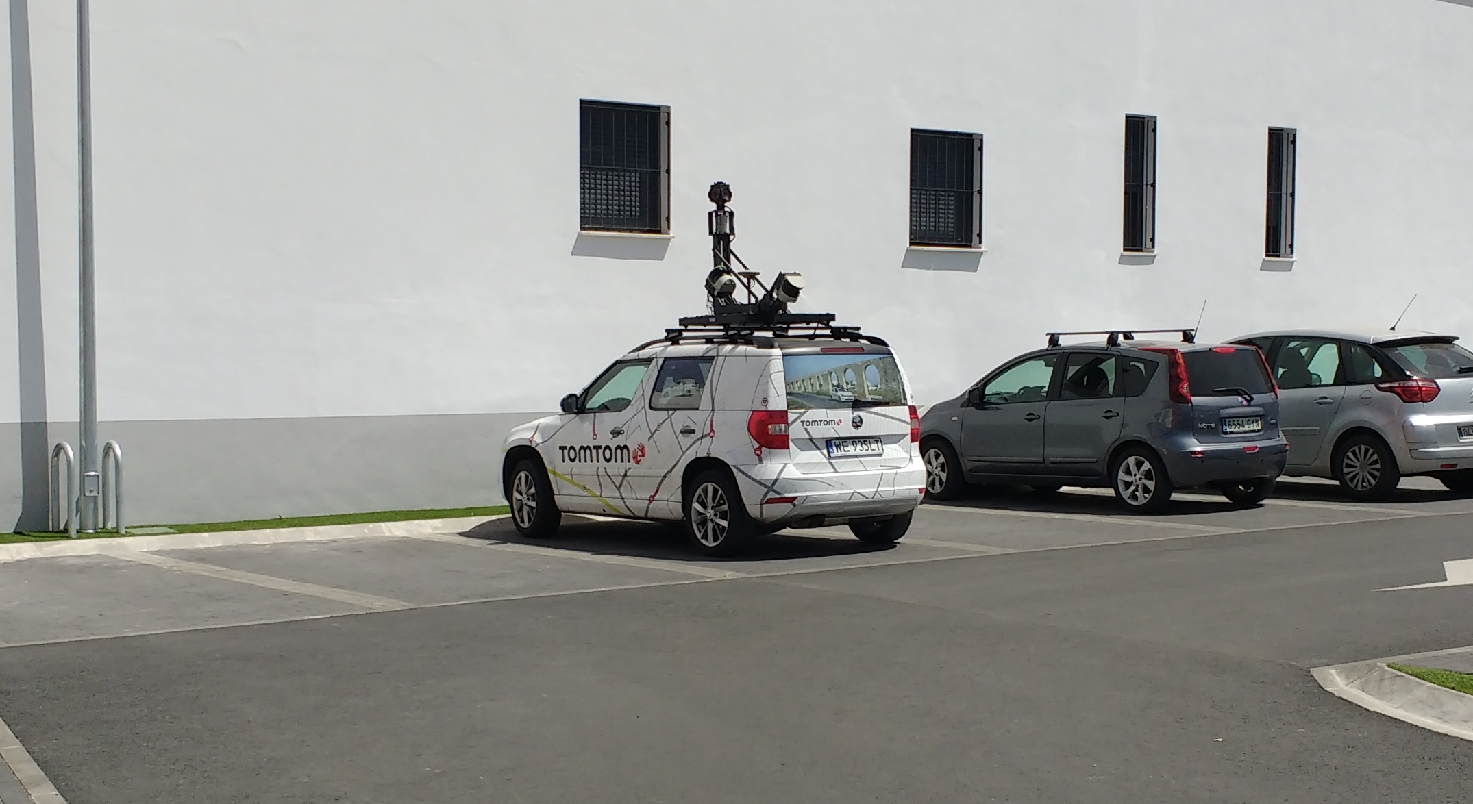 Looks like TomTom are gathering street view data in Antequera. Satnavs will be cool with real images of the scene around you!