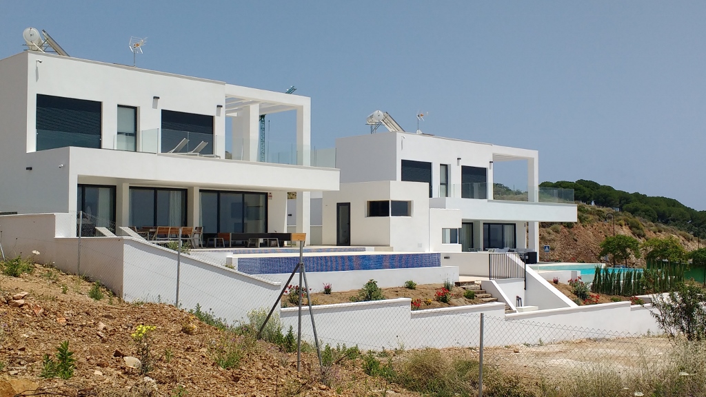 New luxury villas sat waiting for punters looking over Mijas
