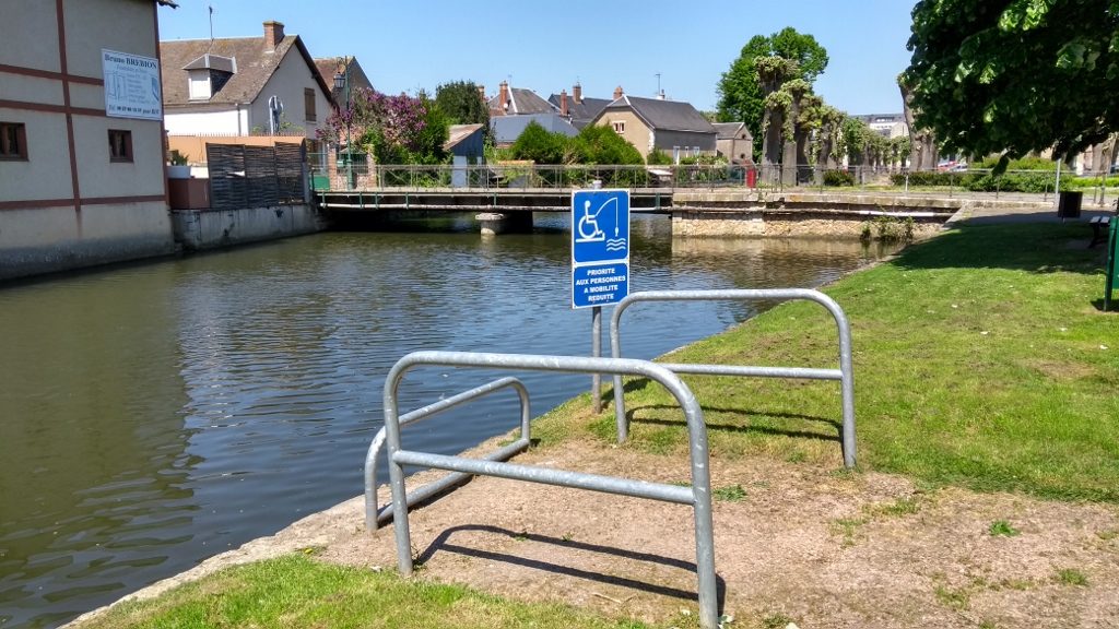 Great idea: fishing spot reserved for the wheelchair-bound