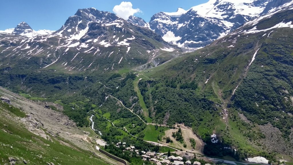 Looking down on Bonneval-sur-Arc at the start of the run
