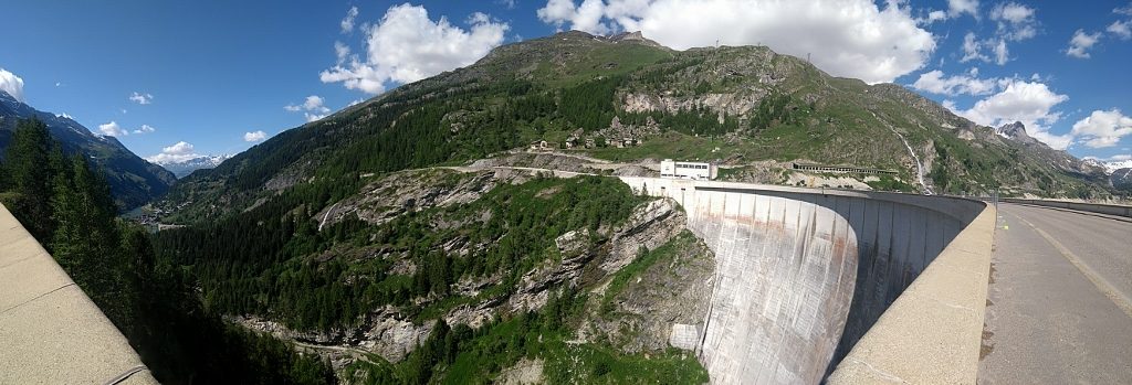 The dam road to Tignes
