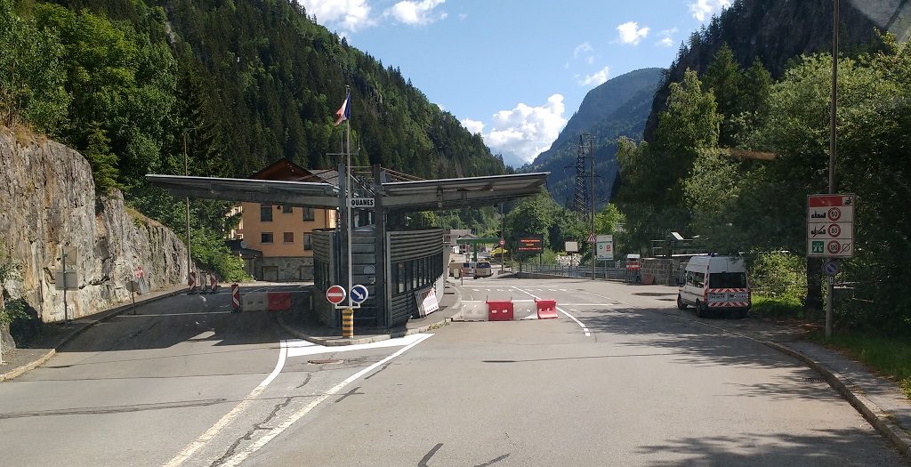 Crossing from France in Switzerland. No controls were visible, I even ignored the 'STOP' sign, although no-one else did.