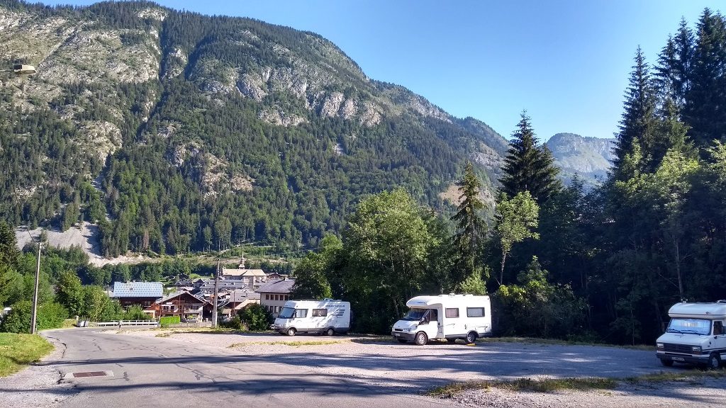 Motorhome parking by the Essert telecabin station in Abondance