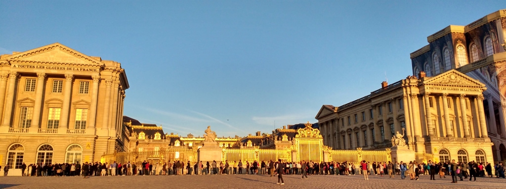 queue at the chateau of versailles