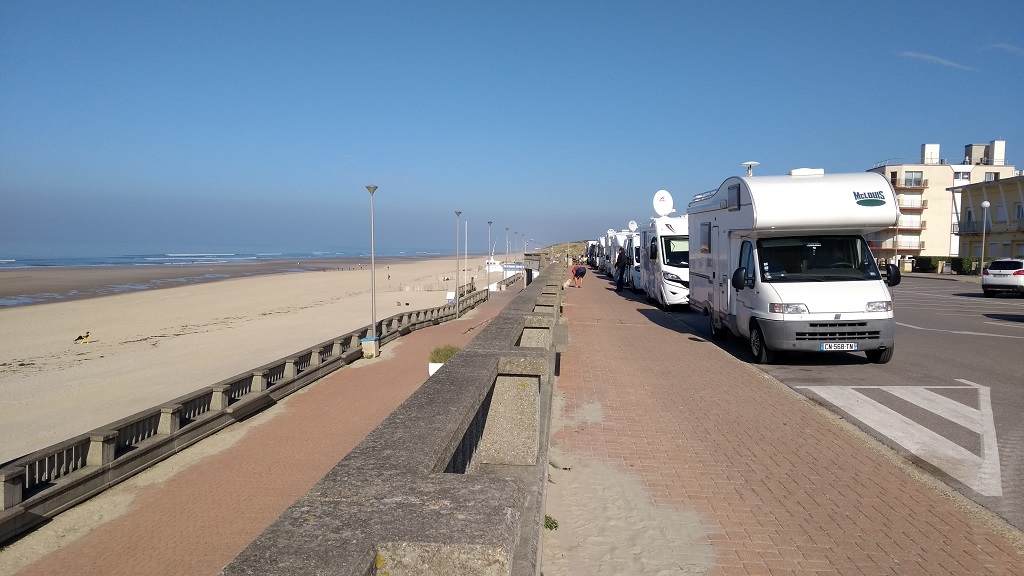 Motorhomes along the seafront at Stella Plage