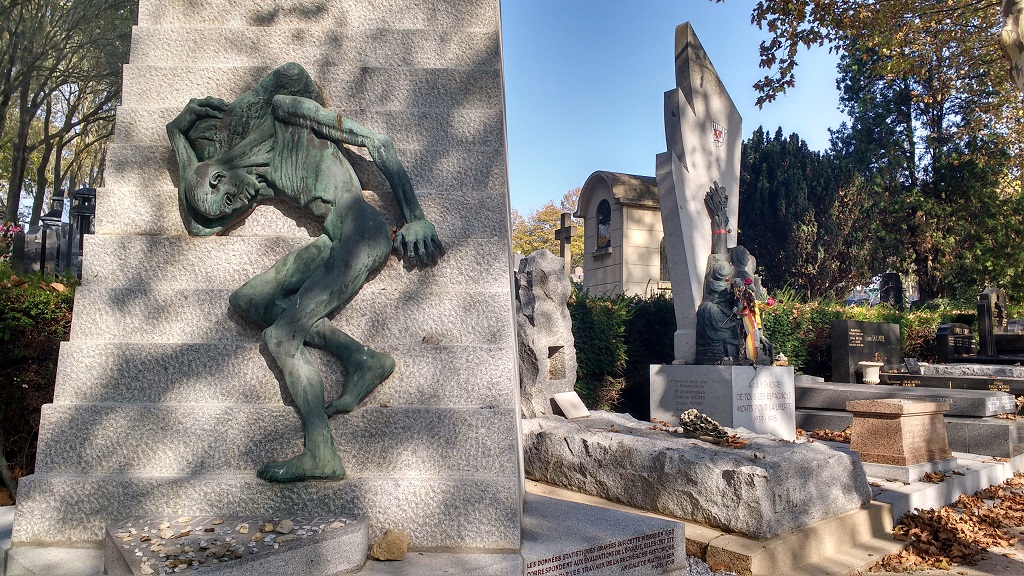 Monuments to victims of the Nazis in Pere Lachaise