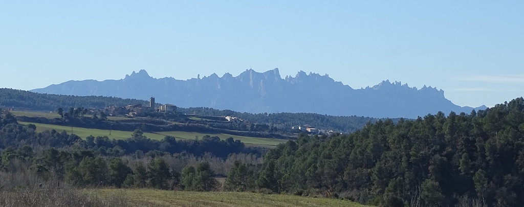 We've lovely clear skies at the moment in Catalonia, so got a much better view of Monserrat as we got closer