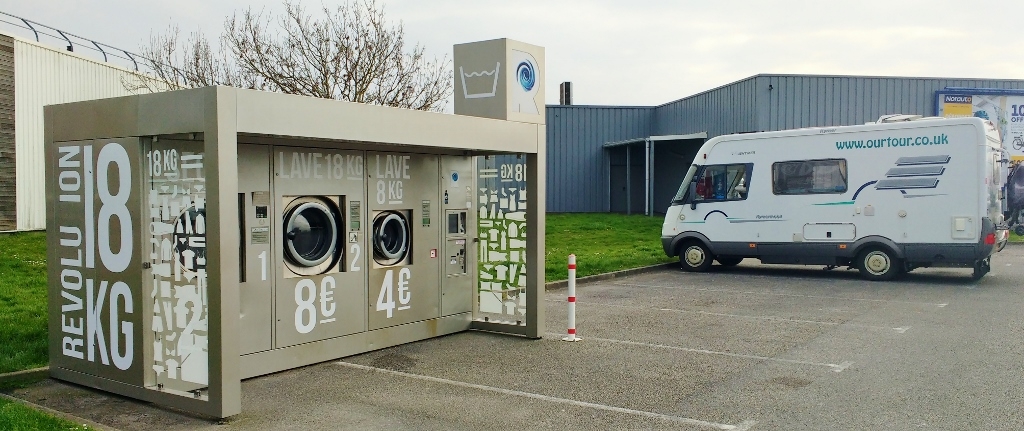 motorhome laundry france car park