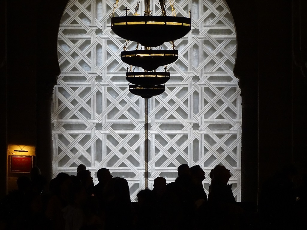 Arabic patterns to the Mezquita doors