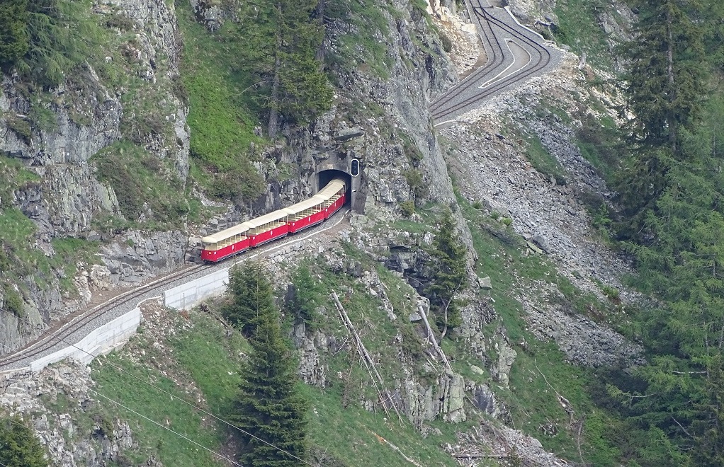 If you don't fancing driving, you can take a train (well, 3 trains) to get up the Barrage d'Emosson