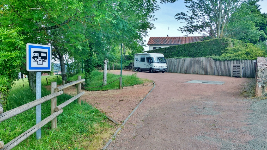 free motorhome aire in Le Crozet, France