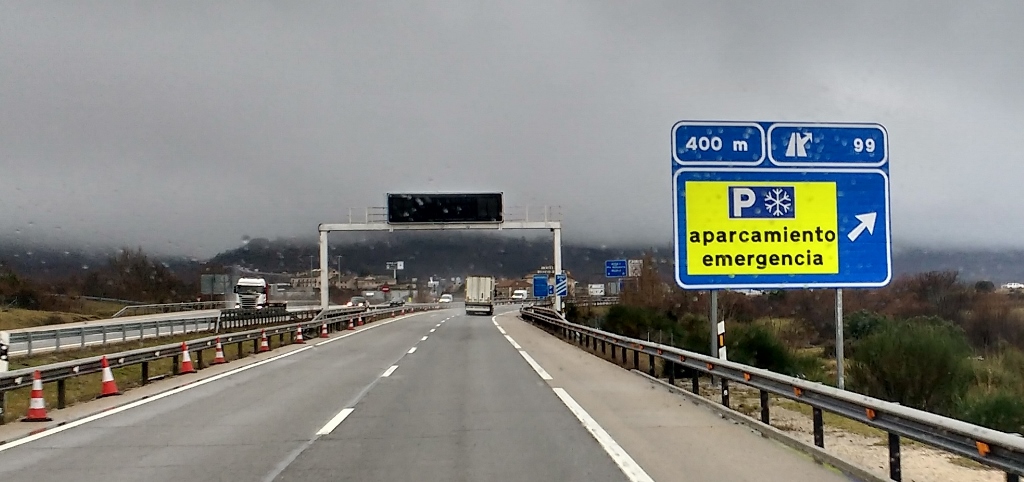 emergency snow parking sign on Spanish Motorway