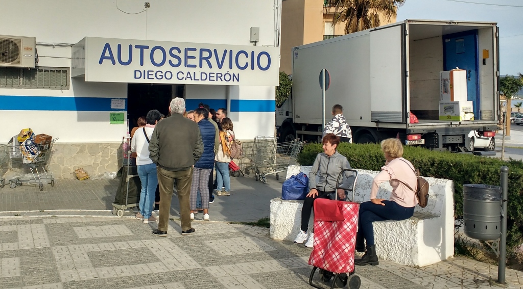 coronavirus queues spanish supermarket
