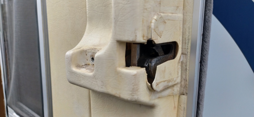Hymer B544 habitation door cracked door lock moulded cover