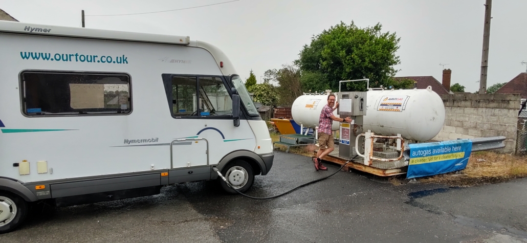 Filling our motorhome's gas bottles with LPG