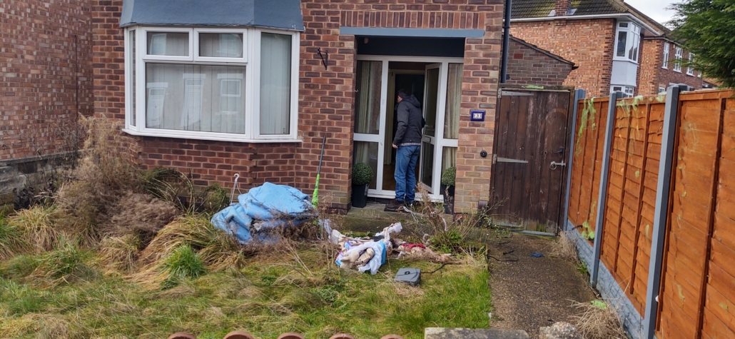 The tenants left the front garden in a bit of a state.