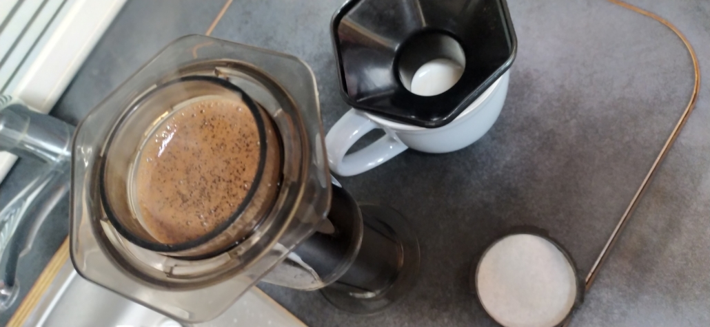 Using an Aeropress filter coffee maker upside down