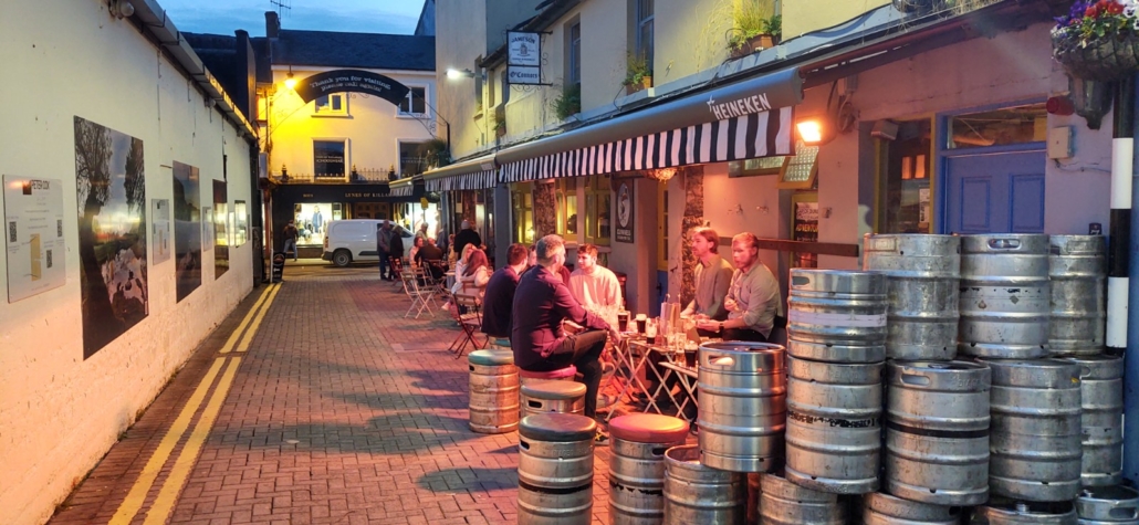 outside seating at O'connors bar in Killkarney