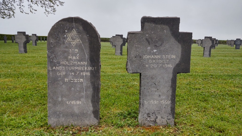 German-Jewish and German-Christian graves side by side