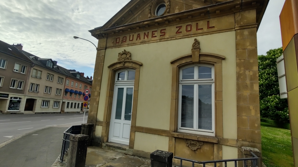 The long-defunct customs house at the Luxembourg border