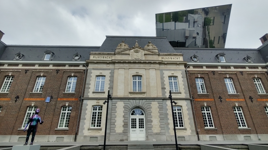 Hassalt town hall, towered over by a new extension.