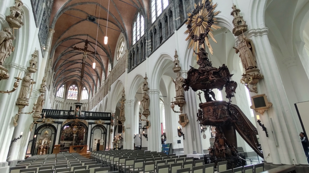 Bruge church inside