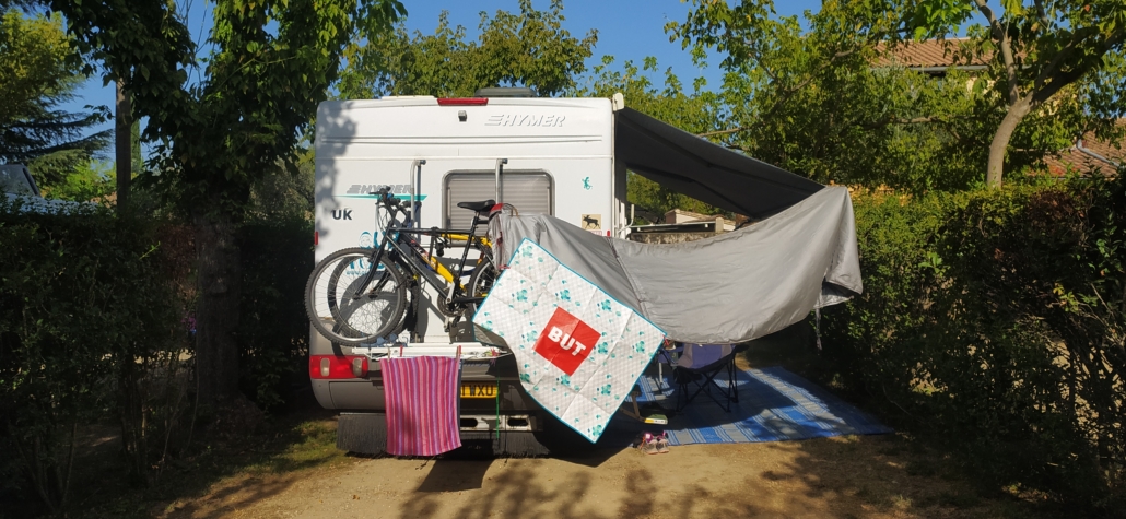 Keeping fridge cool on a motorhome with covers