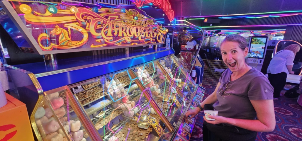 Ju looking over excited at a 2p falls machone